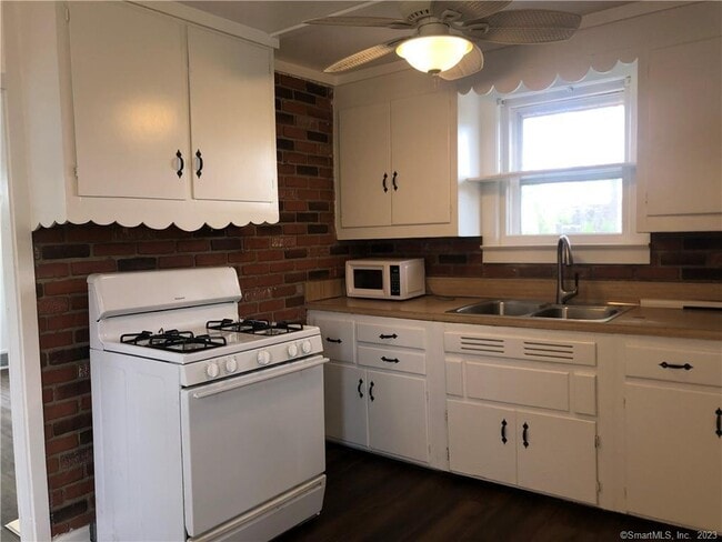 Building Photo - 30 Seemans Ln