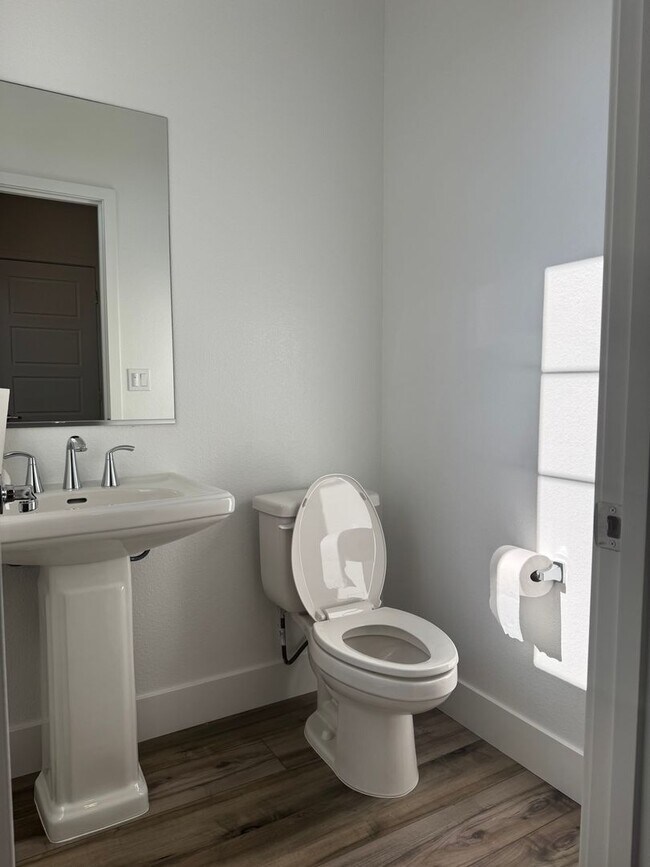 Building Photo - New Folsom home with solar!