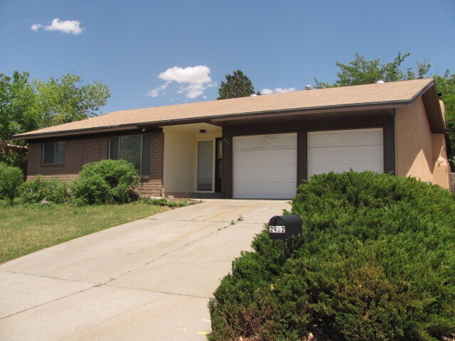 Building Photo - NE ENCHANTED MESA 3/BD 2/BA 2/CG
