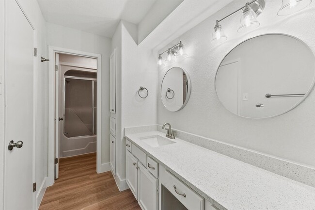 Building Photo - 18118 Lakeside Ln