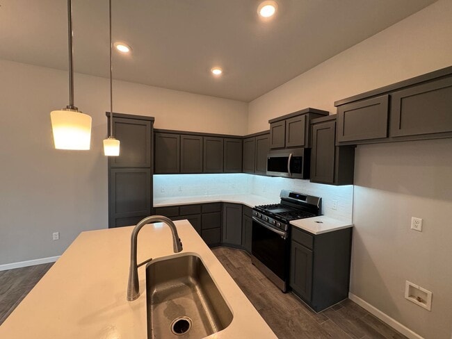 Building Photo - Don't Miss this STUNNING, true 4 bed, 2 ba...