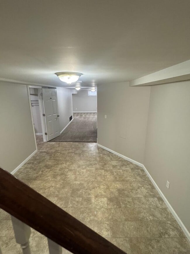 Building Photo - 709 Plaza Dr