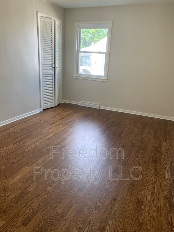 Building Photo - 38 Elmhurst Cir