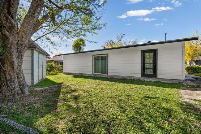 Building Photo - 6009 Glen Meadow Dr