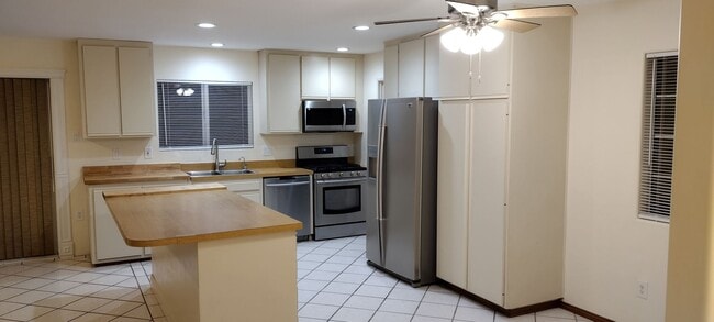 Building Photo - House with Separate studio apartment Included