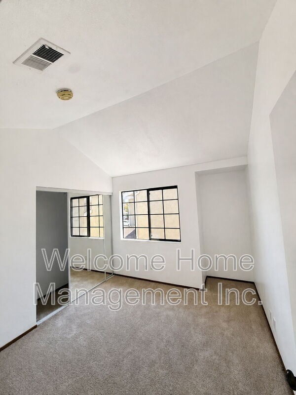 Building Photo - 34769 Comstock Common