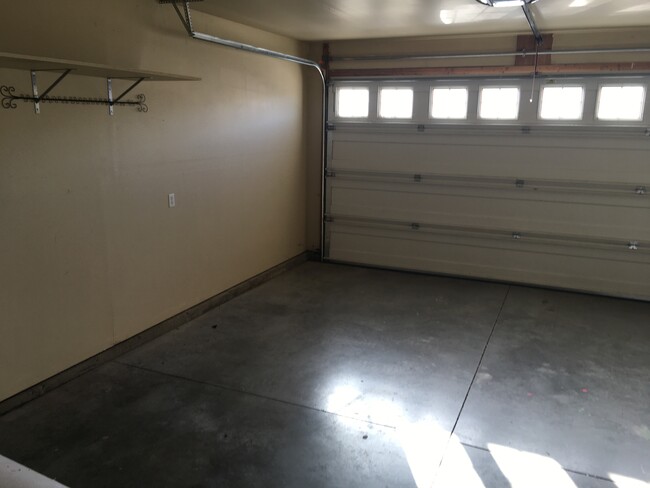 Garage - 1230 Knoll Ridge Rd