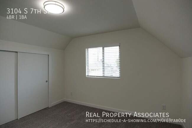 Building Photo - 3104 S 7th St