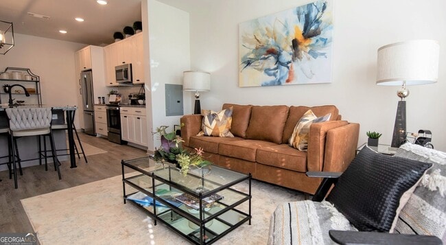 Building Photo - 2250 Oak Rd SW