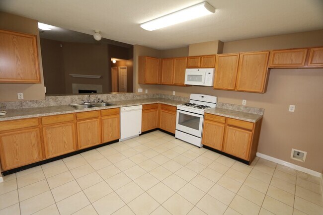 Building Photo - 5911 S Brenwood Dr