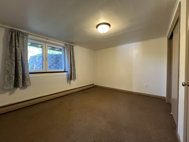 Building Photo - 1245 High Bluff St