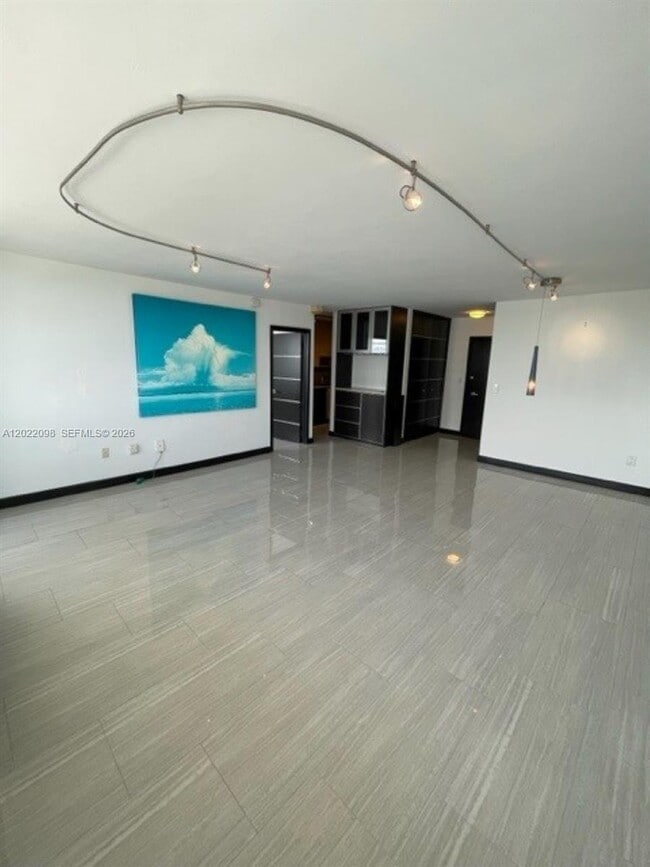 Building Photo - 5313 Collins Ave