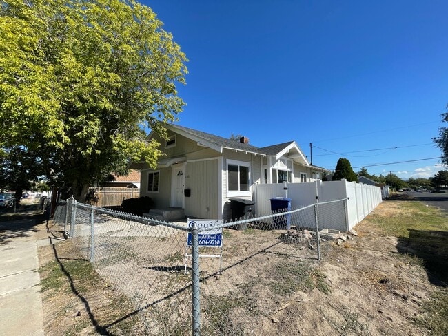 Building Photo - Spacious 4 Bed, 2 Bath Home with 2-Car Garage in Magna