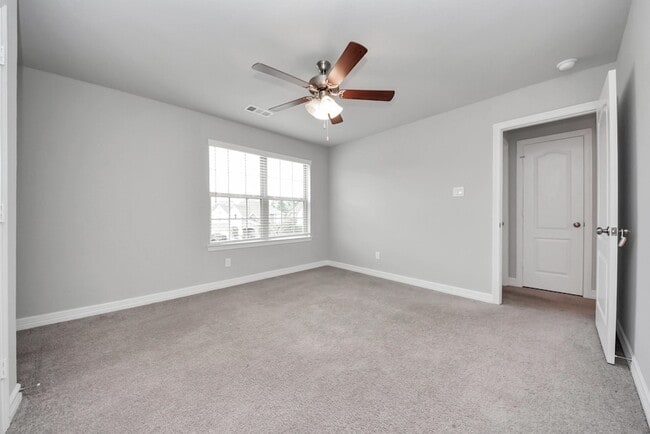 Building Photo - 196 Chestnut Meadow Dr