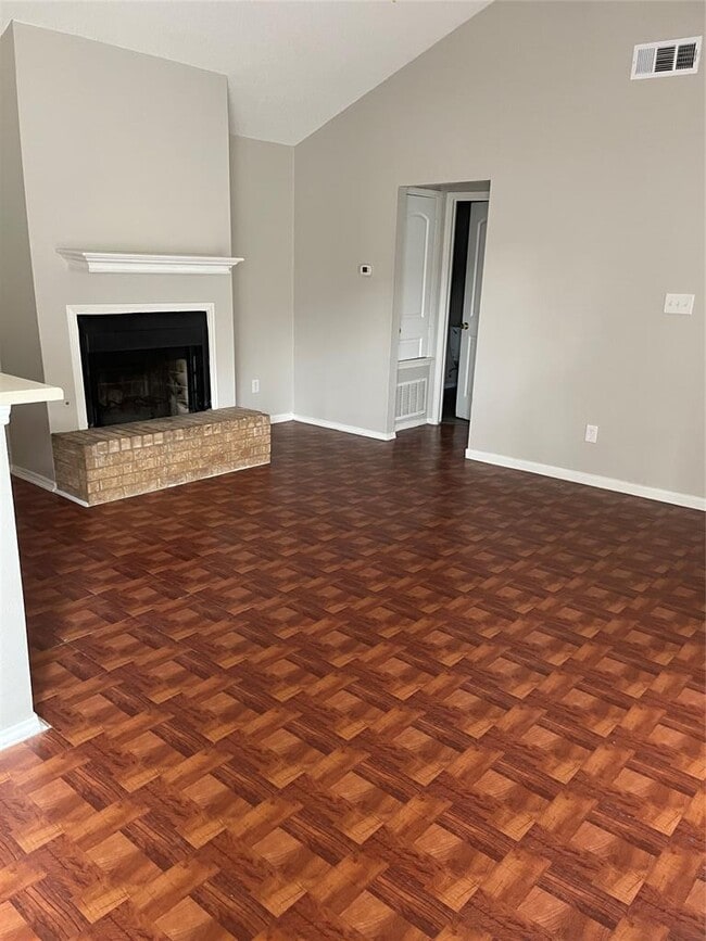 Building Photo - 106 E Austin Ave