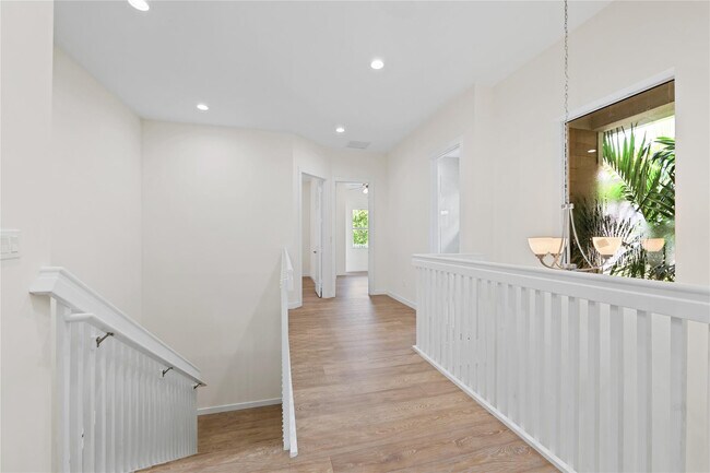 Building Photo - 1430 SW 4th Ave