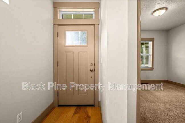 Building Photo - 909 N 31st St