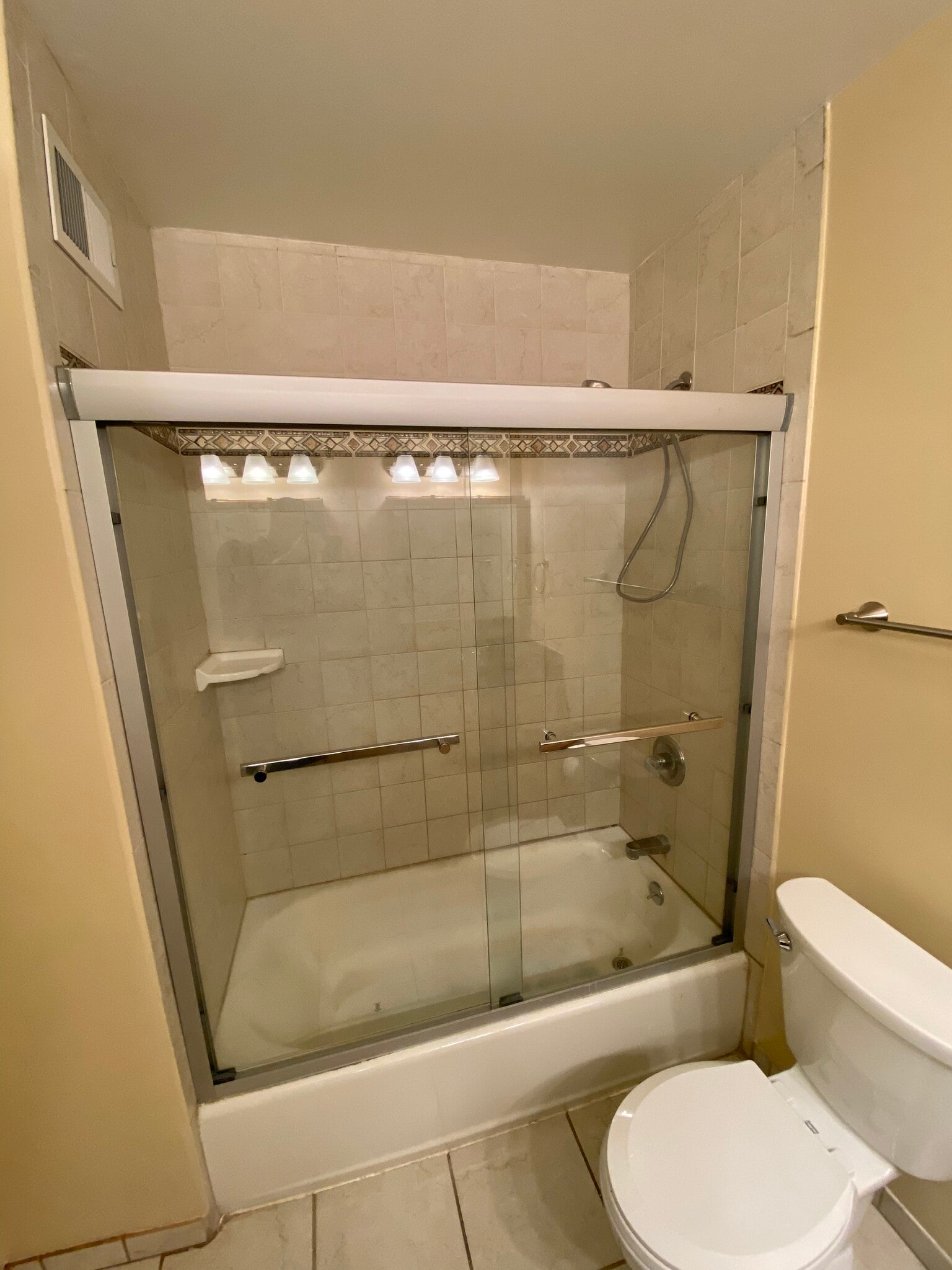 Shower / Tub - 258 Canterbury Ave