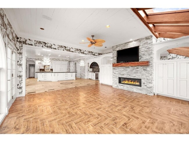 Building Photo - 1560 Bluff Creek Dr