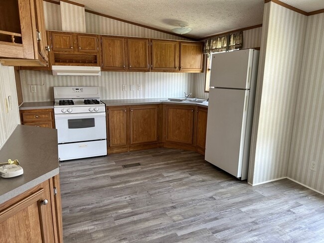 Building Photo - Centrally Located 3 BD 2 BA Modular Home