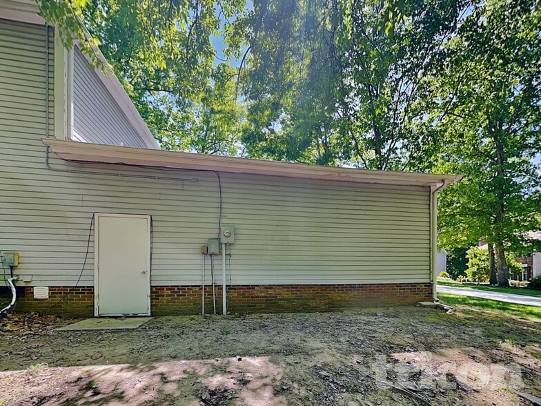 Building Photo - 509 Glen Ellyn Ct