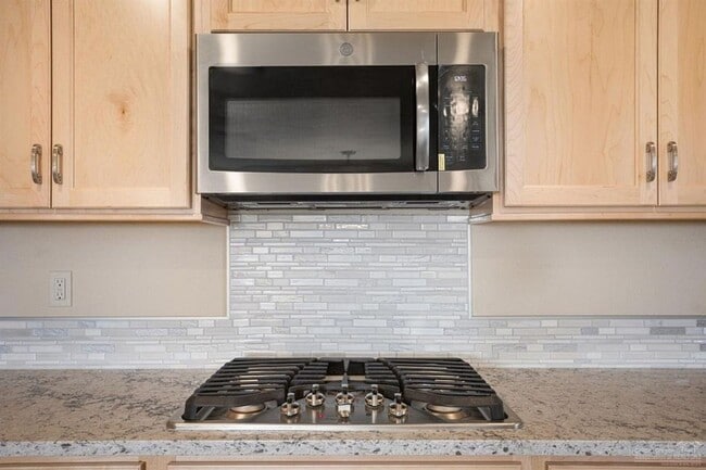 Building Photo - 1444 NW Canyon Dr