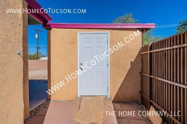 Building Photo - 3949 E 2nd St