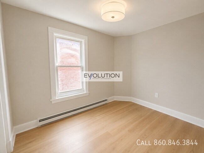 Building Photo - 906-908-908 Park St