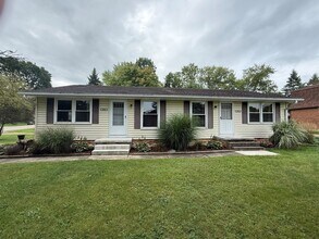 Building Photo - 2900 Thackeray Ave NW