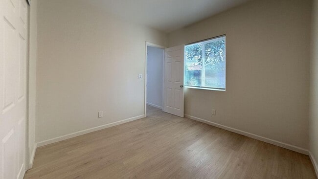 Building Photo - 1661 N Mountain View Ave