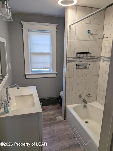 Building Photo - 203 Lyndwood Ave
