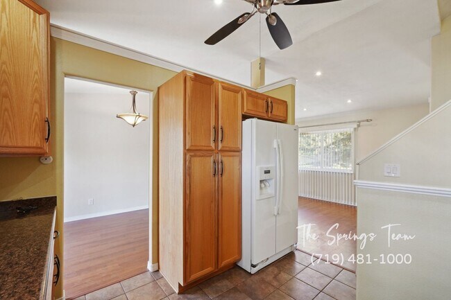 Building Photo - INVITING 3BD HOME w/ SPACIOUS LAYOUT & CHARM - Security Deposit Waiver Available