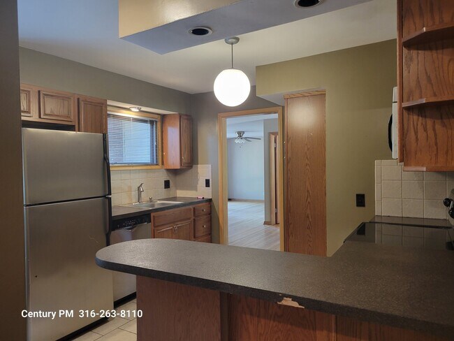 Building Photo - 2440 N Clarence Ave