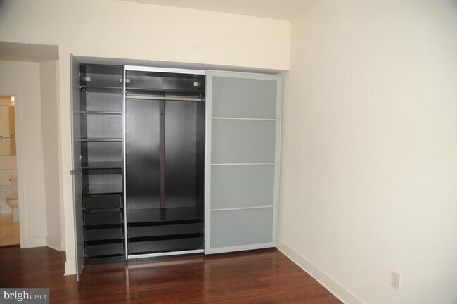 Building Photo - 10401 Grosvenor Pl