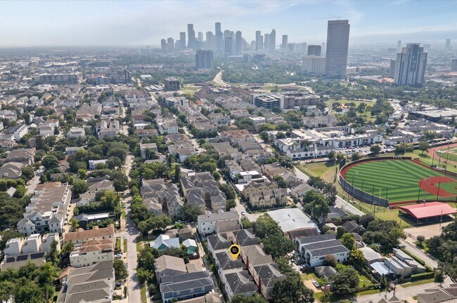 Building Photo - 408 Parker St