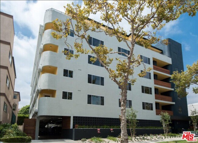 Building Photo - 131 S Maple Dr