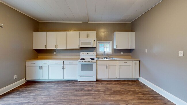 Building Photo - 33 Westminster Ave