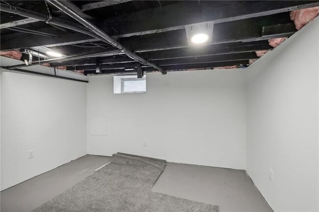 Building Photo - HOME FOR THE HOLIDAYS SPECIAL!-4 BEDROOM HOME IN FOX CHAPEL