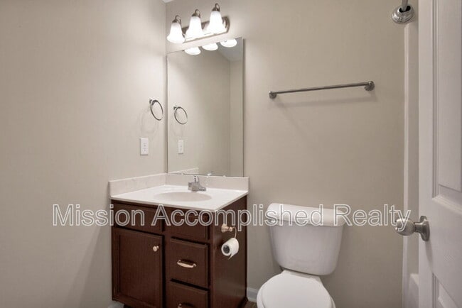 Building Photo - 2644 Middle Br Bnd