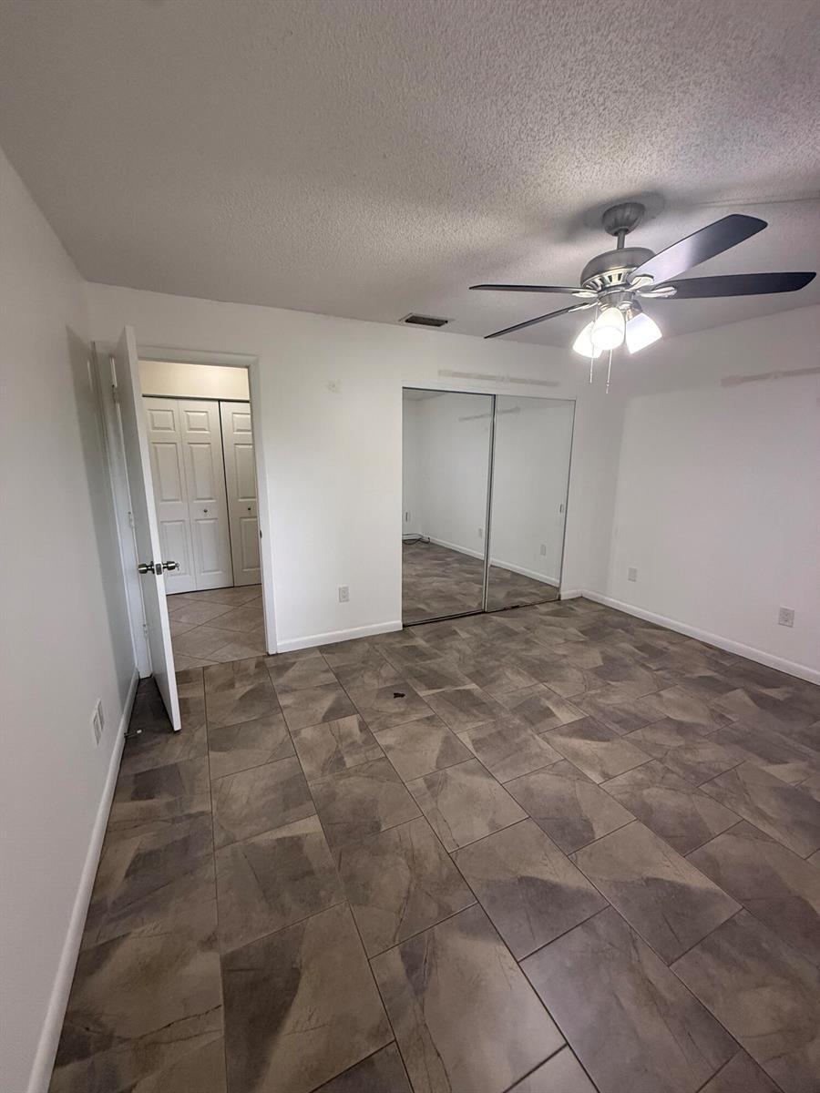 Building Photo - 1303 Lakeview Dr E