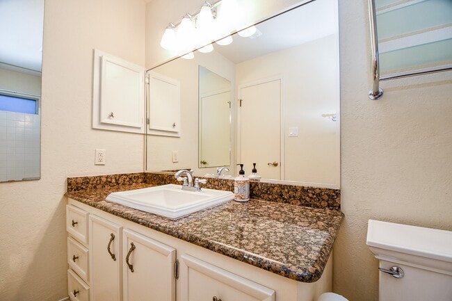 Building Photo - 1814 Cherry Bend Dr