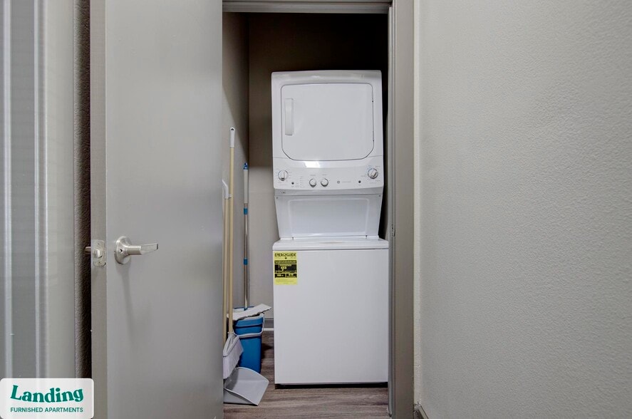 Building Photo - 1415 N Main Ave