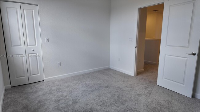 Building Photo - 3016 Park Pl