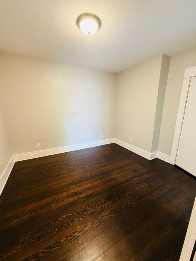 Building Photo - 307