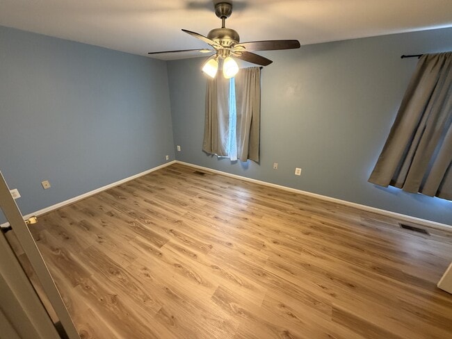 Building Photo - 5805 Farmgate Ct