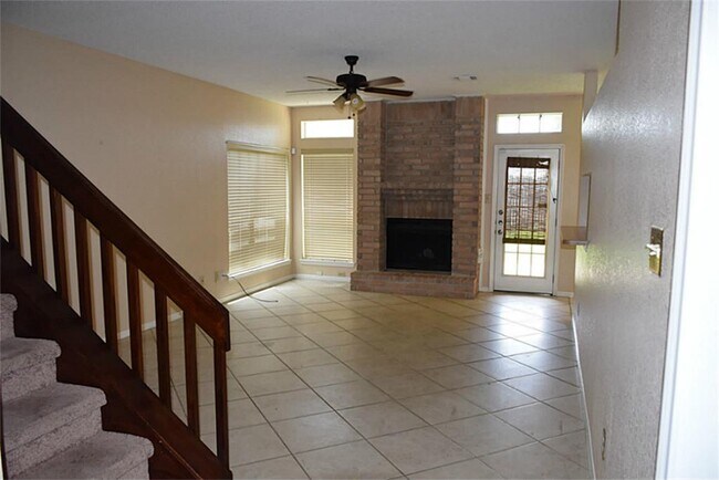Building Photo - 4718 Sunshine Dr