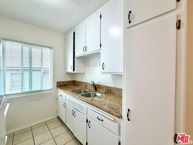 Building Photo - 1346 Cochran Ave