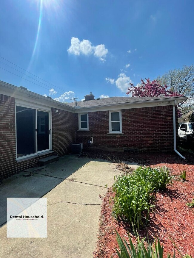 Building Photo - Stunning 3 Bedroom Oasis in Livonia-Move-In Ready!!