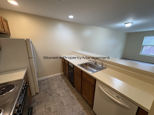 Building Photo - Large One Bedroom Condo For Rent in Lockwood Condominiums!