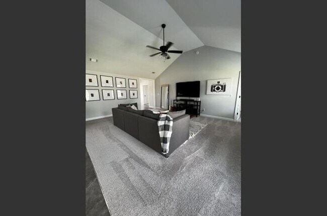 Building Photo - 886 Goodale Dr